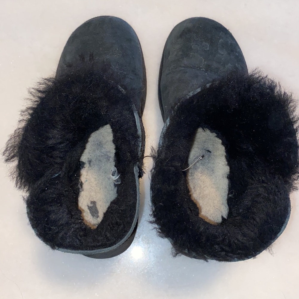 Mini Bailey Button UGG boots - Picture 6 of 9